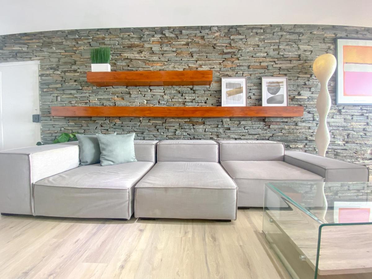 Phaedrus Living: Seaview Luxury Flat Athina Grenada Apartment