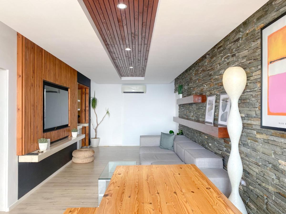 Phaedrus Living: Seaview Luxury Flat Athina Grenada Apartment *